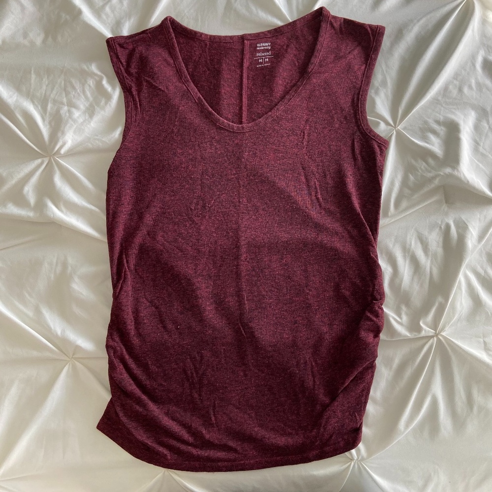 OLD NAVY: Maroon Maternity T-Shirt - size M